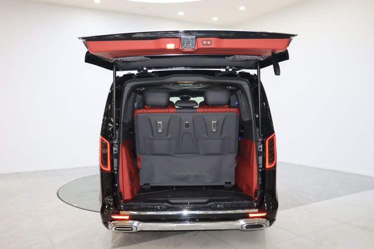 Used Mercedes-Benz Vito 2023 2.0T Elite Version 7 Seats Trunk