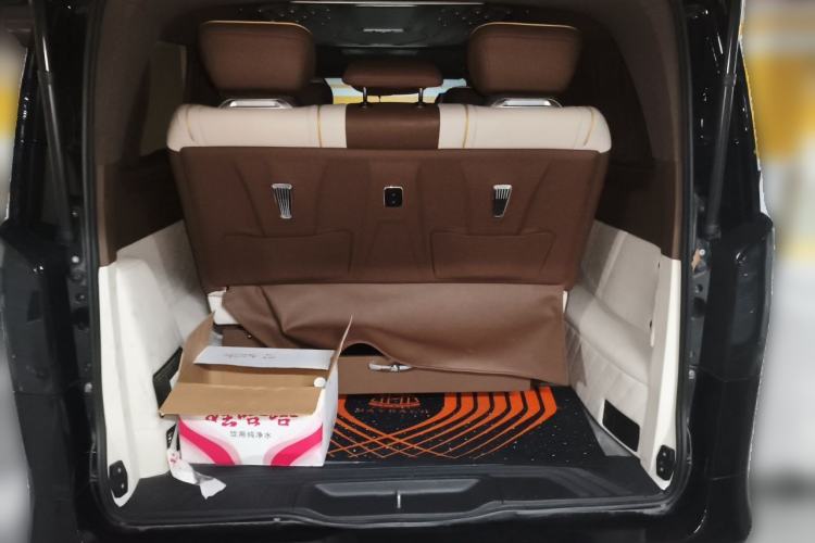 Used Mercedes-Benz Vito 2023 2.0T Elite Version 7 Seats Trunk