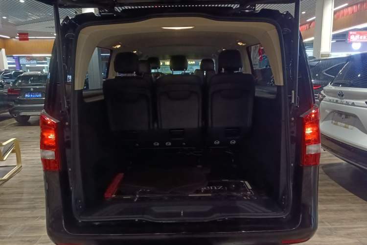 Used Mercedes-Benz Vito 2023 2.0T Elite Version 7 Seats Trunk