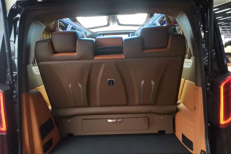 Used Mercedes-Benz Vito 2023 2.0T Business Version 7 Seats Trunk