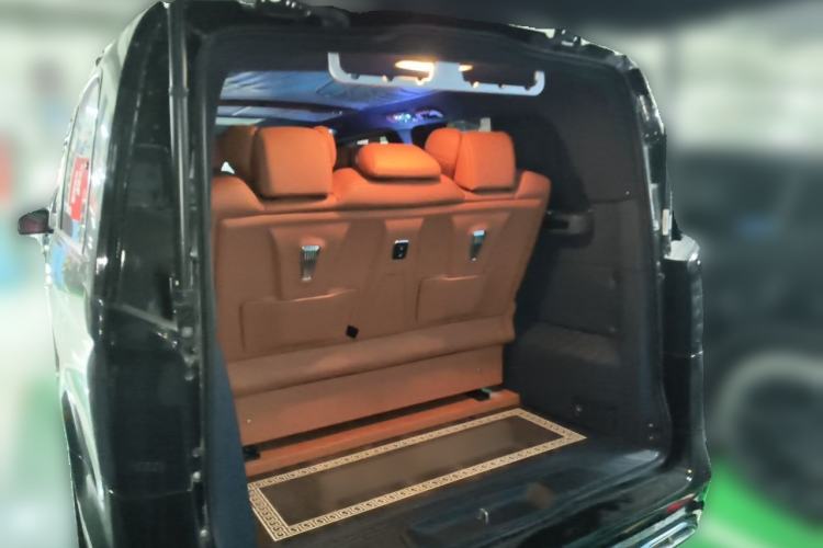 Used Mercedes-Benz Vito 2023 2.0T Elite Version 7 Seats Trunk