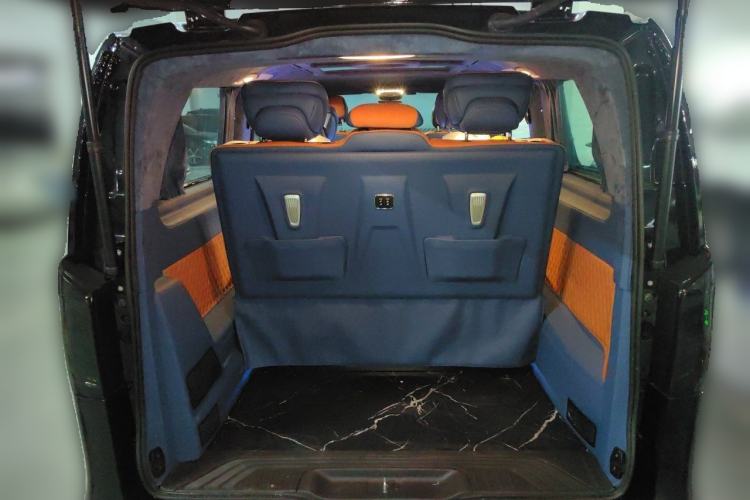 Used Mercedes-Benz Vito 2023 2.0T Elite Version 7 Seats Trunk