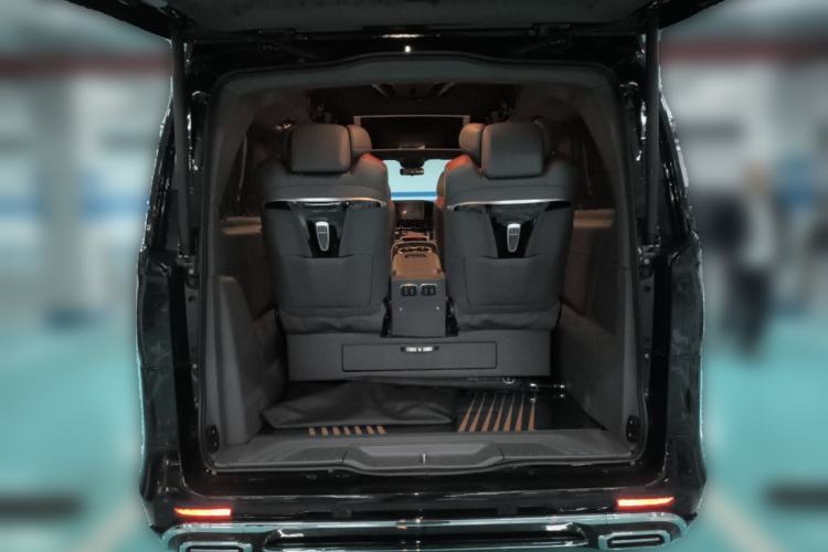 Used Mercedes-Benz Vito 2023 2.0T Elite Version 7 Seats Trunk