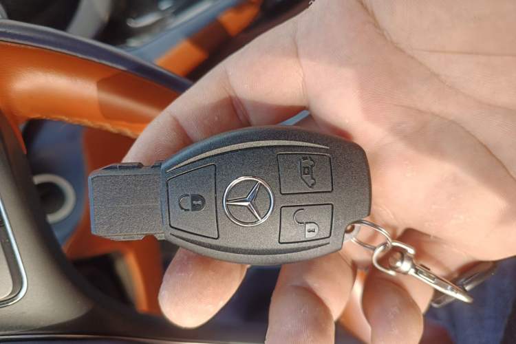 Used Mercedes-Benz Vito 2023 2.0T Business Version 7 Seats Vehicle Key