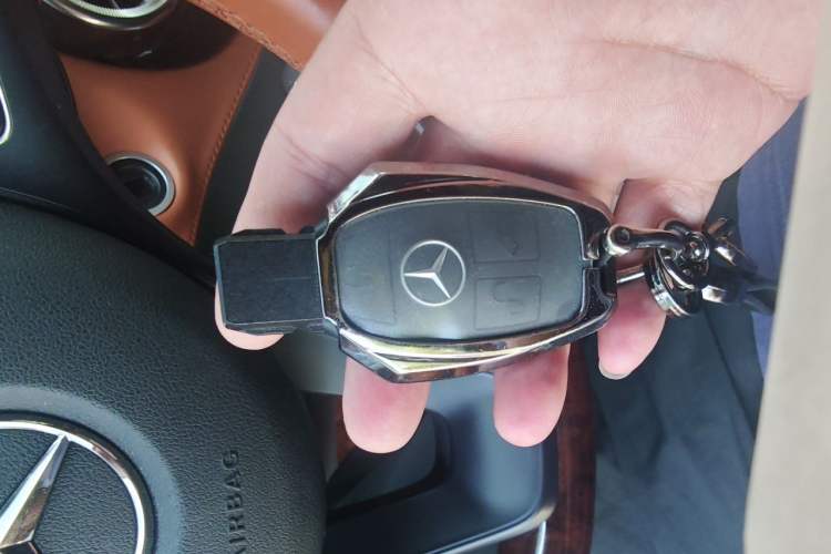 Used Mercedes-Benz Vito 2023 2.0T Elite Version 7 Seats Vehicle Key
