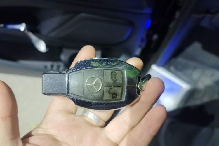Used Mercedes-Benz Vito 2023 2.0T Business Version 7 Seats Vehicle Key