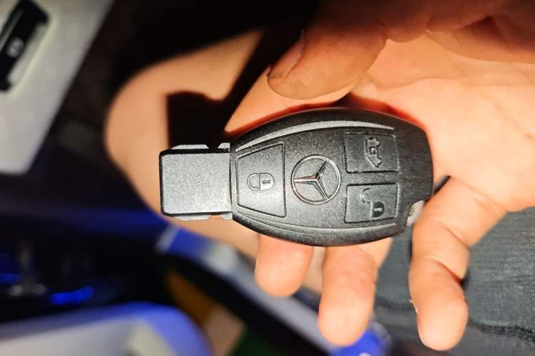Used Mercedes-Benz Vito 2023 2.0T Elite Version 7 Seats Vehicle Key