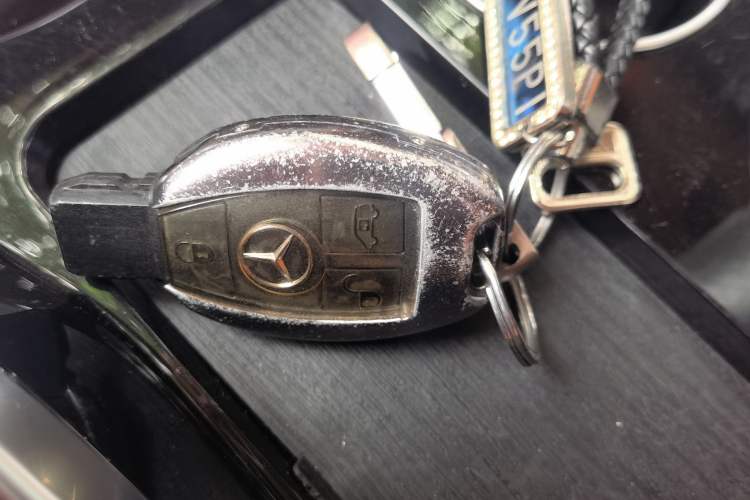 Used Mercedes-Benz Vito 2023 2.0T Business Version 7 Seats Vehicle Key