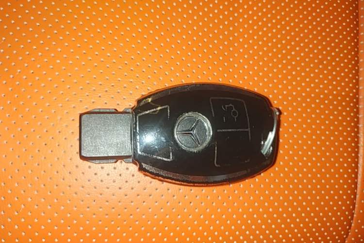 Used Mercedes-Benz Vito 2023 2.0T Elite Version 7 Seats Vehicle Key