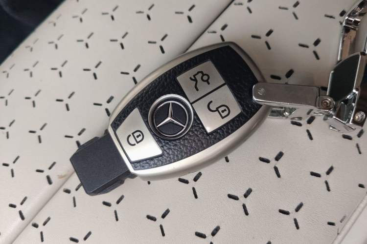 Used Mercedes-Benz Vito 2023 2.0T Business Version 7 Seats Vehicle Key