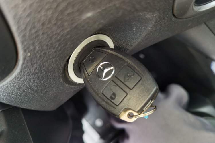 Used Mercedes-Benz Vito 2023 2.0T Business Version 7 Seats Vehicle Key