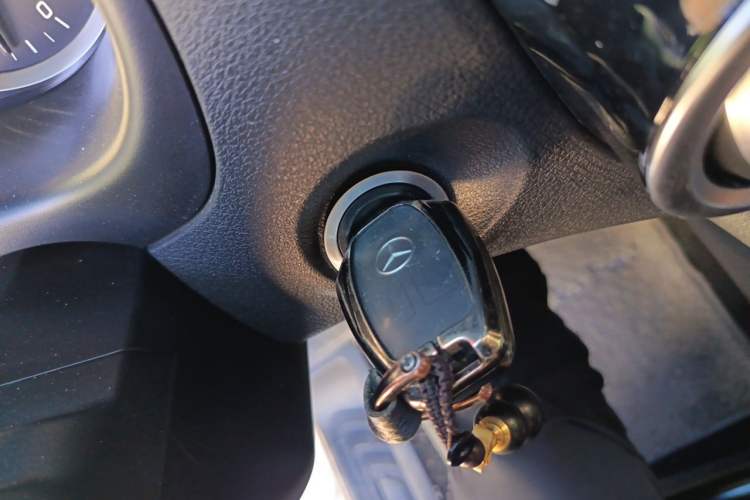 Used Mercedes-Benz Vito 2023 2.0T Business Version 7 Seats Vehicle Key