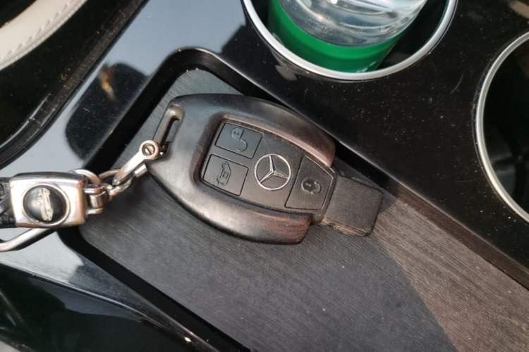 Used Mercedes-Benz Vito 2023 2.0T Business Version 7 Seats Vehicle Key