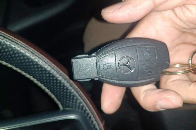 Used Mercedes-Benz Vito 2023 2.0T Business Version 7 Seats Vehicle Key