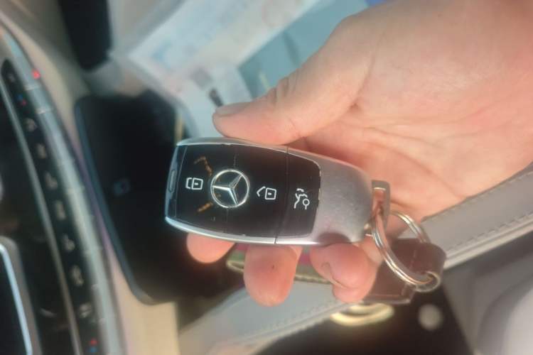 Used Mercedes-Benz Vito 2023 2.0T Business Version 7 Seats Vehicle Key