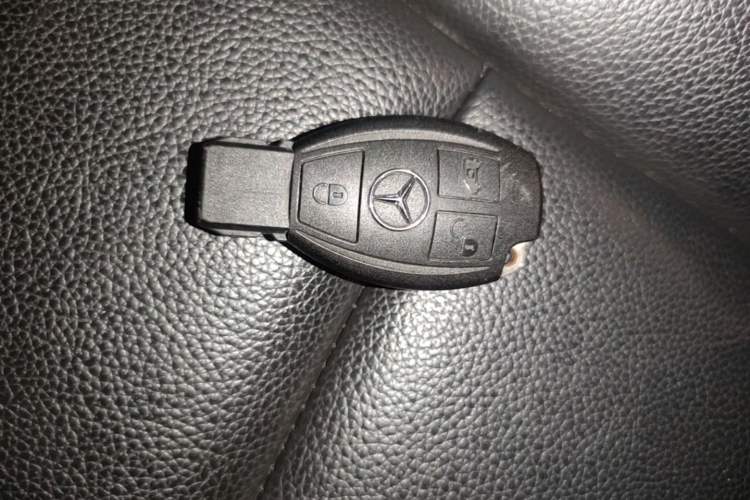 Used Mercedes-Benz Vito 2023 2.0T Business Version 7 Seats Vehicle Key
