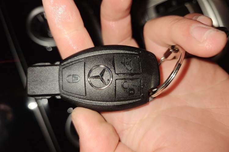 Used Mercedes-Benz Vito 2023 2.0T Business Version 7 Seats Vehicle Key