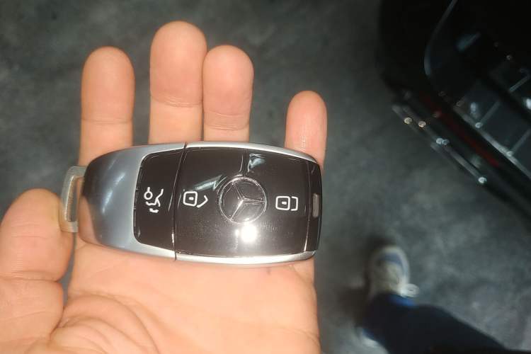 Used Mercedes-Benz Vito 2023 2.0T Business Version 7 Seats Vehicle Key