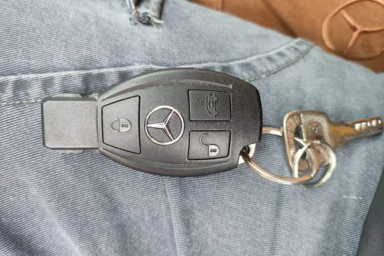 Used Mercedes-Benz Vito 2023 2.0T Business Version 7 Seats Vehicle Key