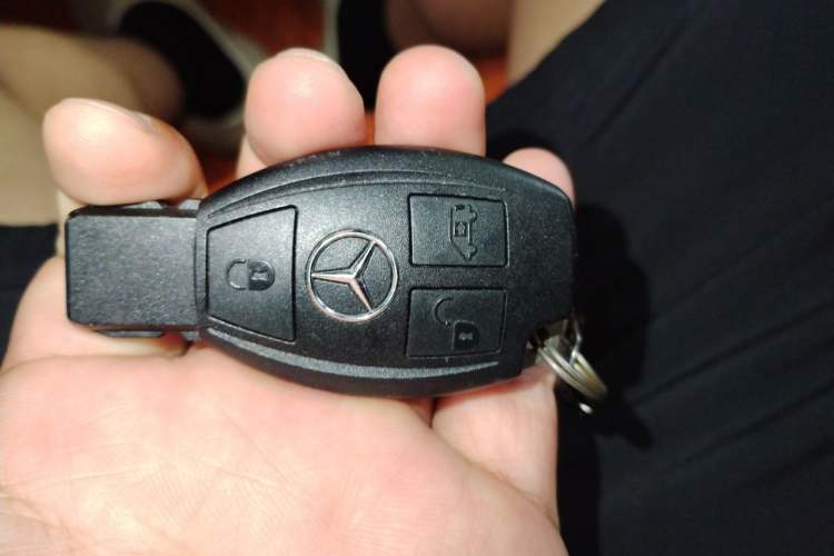 Used Mercedes-Benz Vito 2023 2.0T Elite Version 7 Seats Vehicle Key