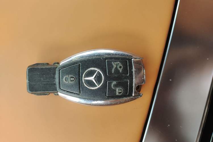 Used Mercedes-Benz Vito 2023 2.0T Business Version 7 Seats Vehicle Key