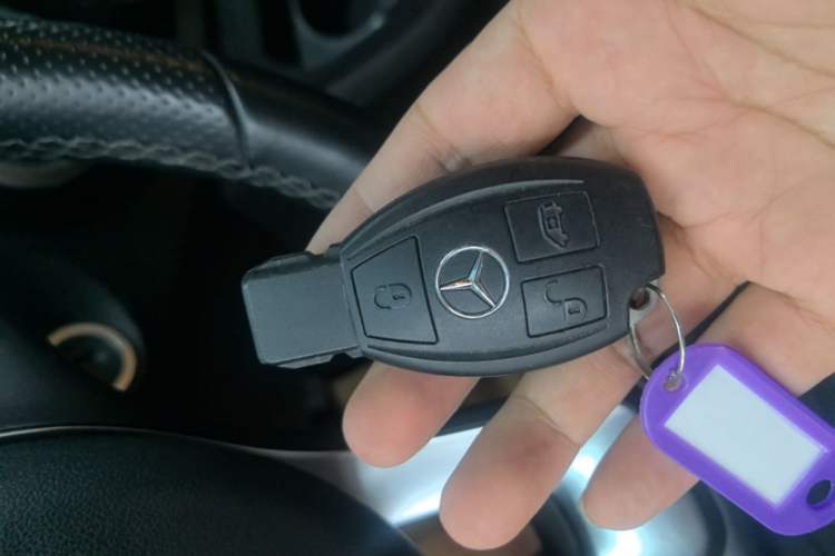 Used Mercedes-Benz Vito 2023 2.0T Business Version 7 Seats Vehicle Key