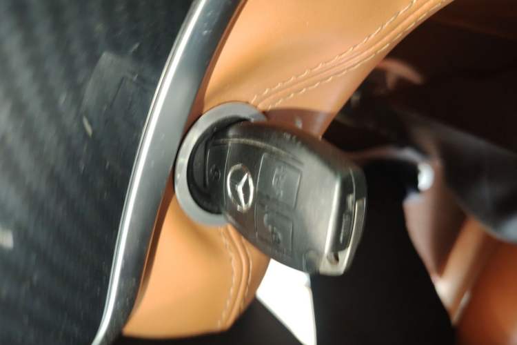 Used Mercedes-Benz Vito 2023 2.0T Business Version 7 Seats Vehicle Key