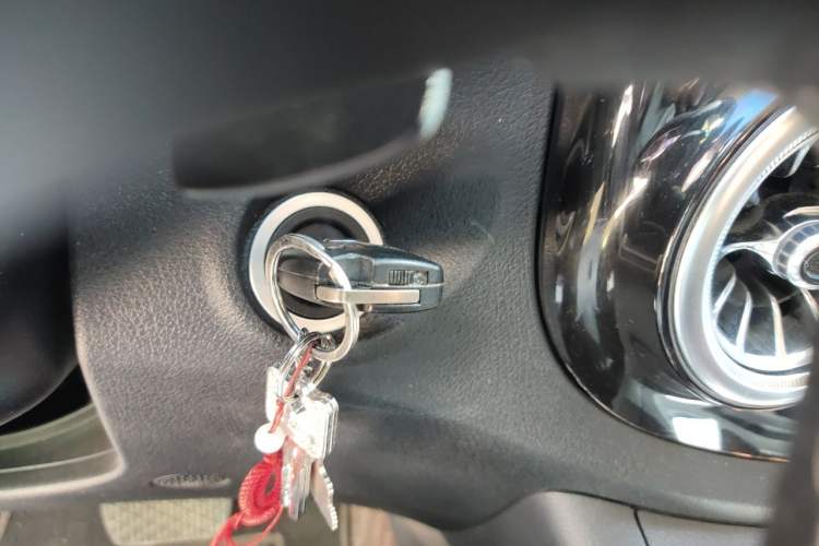 Used Mercedes-Benz Vito 2023 2.0T Business Version 9 Seats Vehicle Key