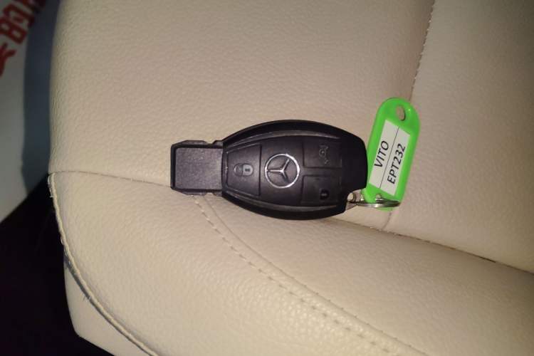 Used Mercedes-Benz Vito 2023 2.0T Business Version 7 Seats Vehicle Key
