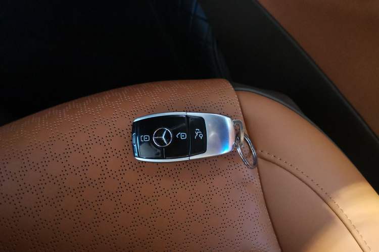 Used Mercedes-Benz Vito 2023 2.0T Business Version 7 Seats Vehicle Key