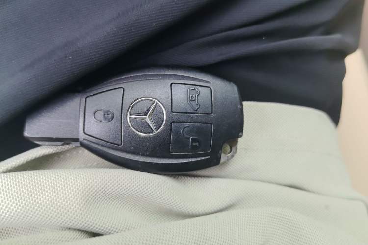 Used Mercedes-Benz Vito 2023 2.0T Business Version 7 Seats Vehicle Key
