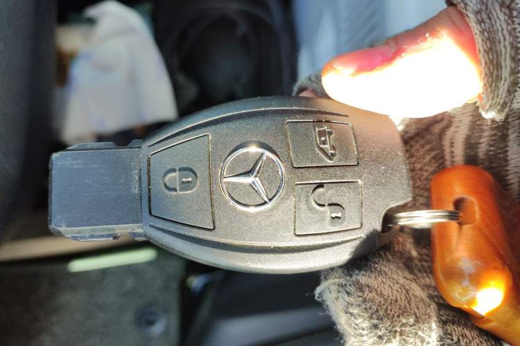 Used Mercedes-Benz Vito 2023 2.0T Business Version 7 Seats Vehicle Key