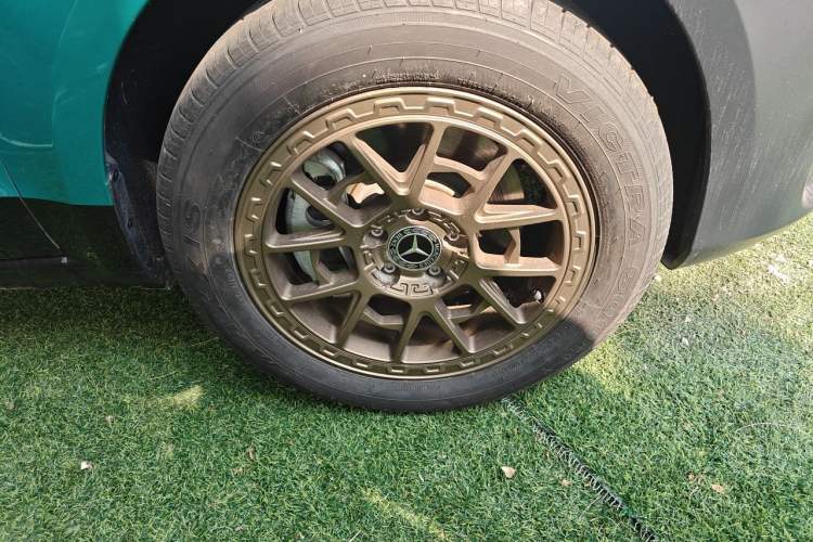 Used Mercedes-Benz Vito  Right Front Wheel Hub