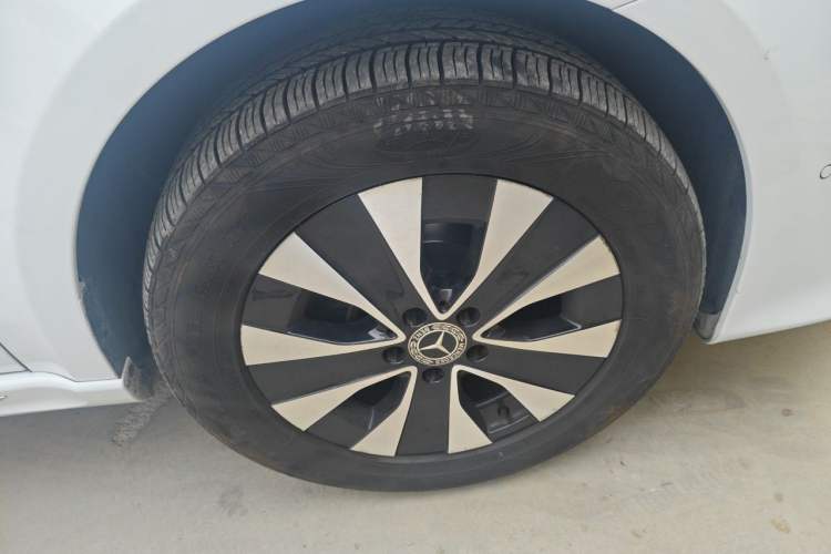 Used Mercedes-Benz Vito  Right Front Wheel Hub