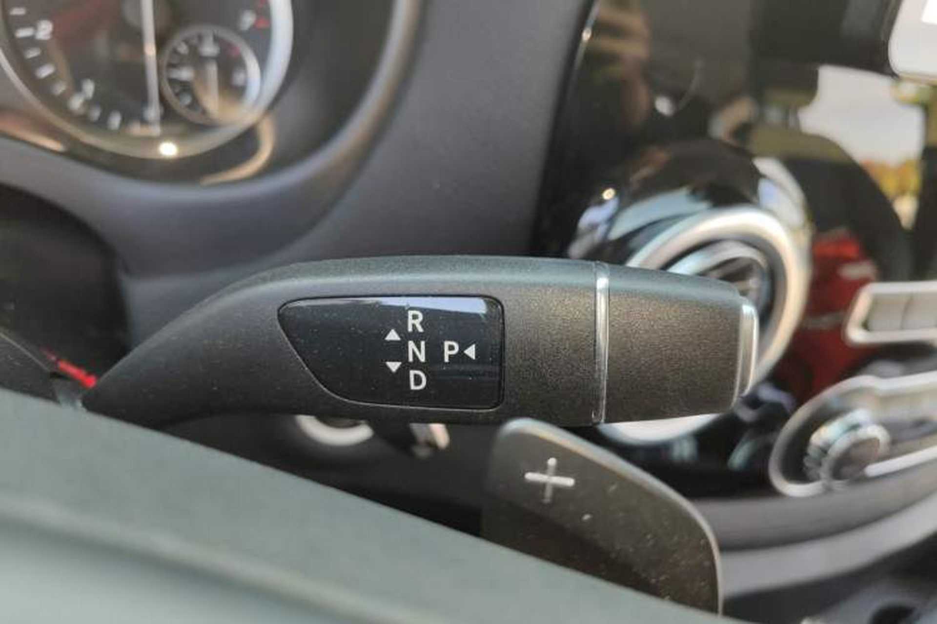Used Mercedes-Benz Vito 2023 2.0T Business Version 7 Seats Gear Lever