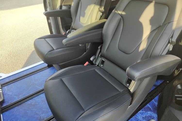 Used Mercedes-Benz Vito 2023 2.0T Business Version 7 Seats Interior 4