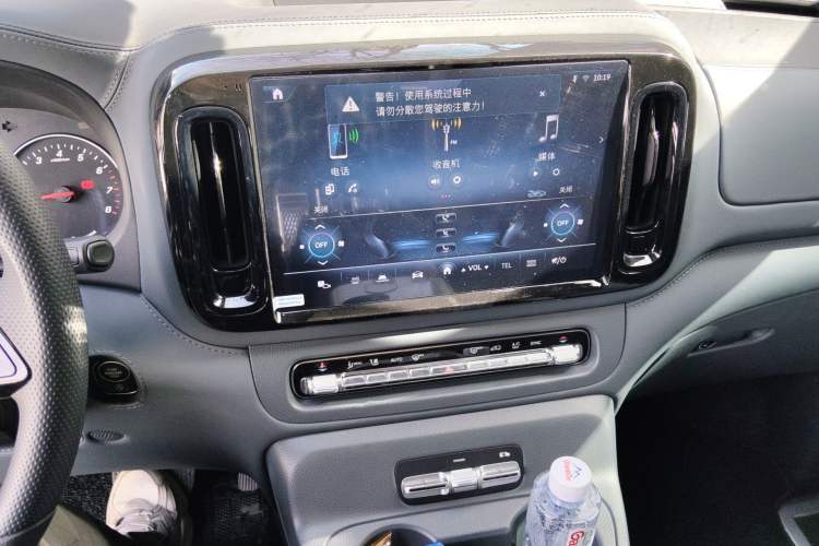 Used Mercedes-Benz Vito 2024 2.0T Elite Version 8 Seats Audio And AC Panel