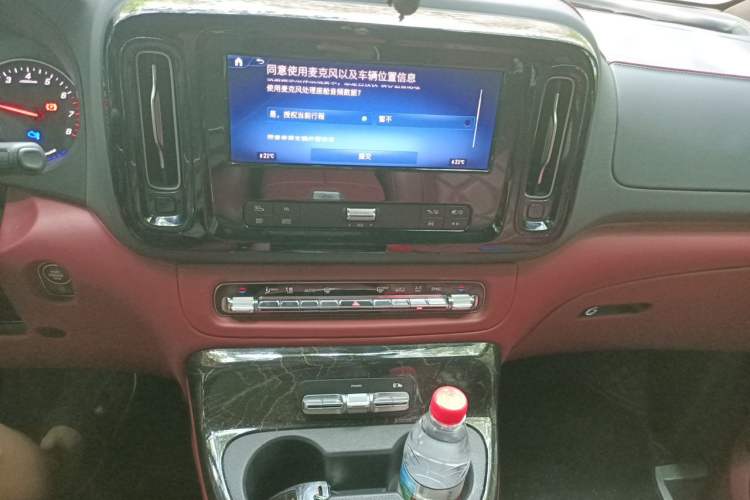 Used Mercedes-Benz Vito 2024 2.0T Business Version 7 Seats Audio And AC Panel