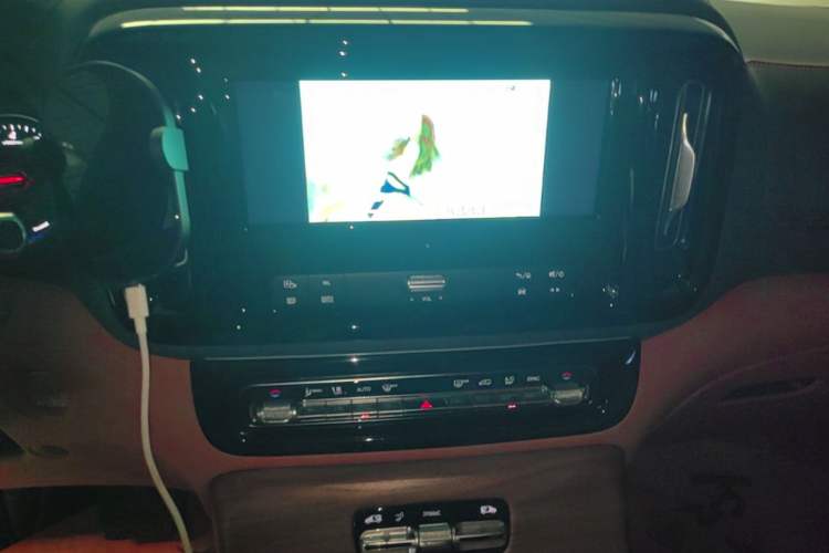 Used Mercedes-Benz Vito 2024 2.0T Business Version 7 Seats Audio And AC Panel