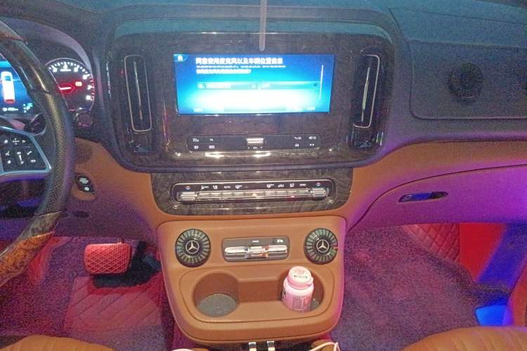Used Mercedes-Benz Vito 2024 2.0T Business Version 7 Seats Audio And AC Panel