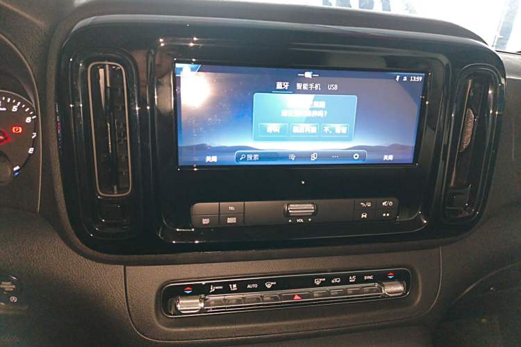 Used Mercedes-Benz Vito 2024 2.0T Elite Version 7 Seats Audio And AC Panel