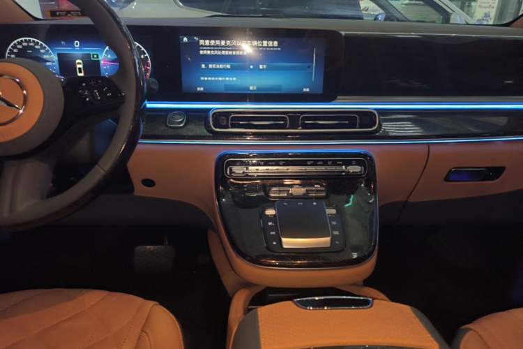 Used Mercedes-Benz Vito 2024 2.0T Elite Version 7 Seats Audio And AC Panel