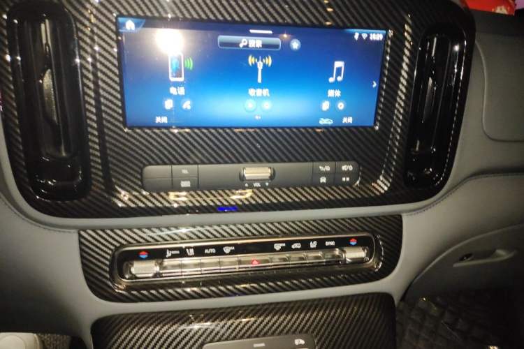 Used Mercedes-Benz Vito 2024 2.0T Business Version 7 Seats Audio And AC Panel