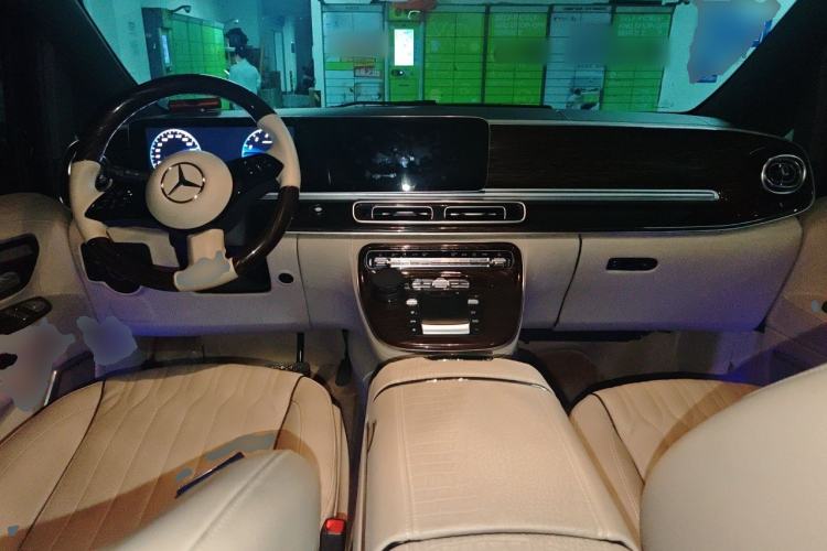 Used Mercedes-Benz Vito 2024 2.0T Elite Version 7 Seats Center Console