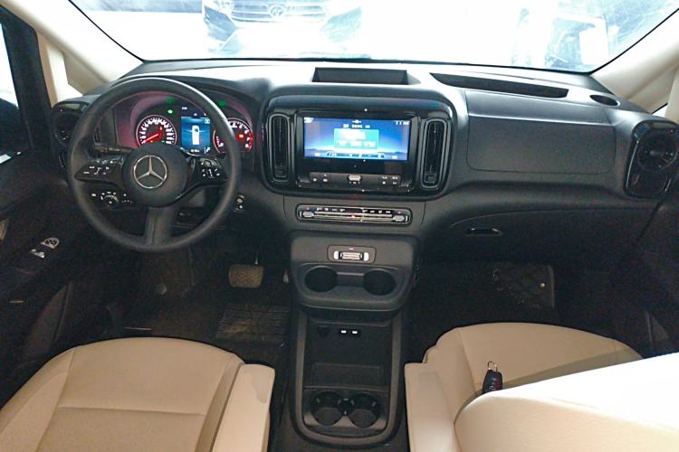 Used Mercedes-Benz Vito 2024 2.0T Elite Version 7 Seats Center Console