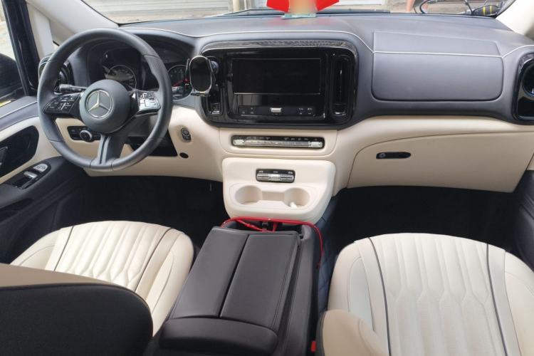 Used Mercedes-Benz Vito 2024 2.0T Elite Version 7 Seats Center Console