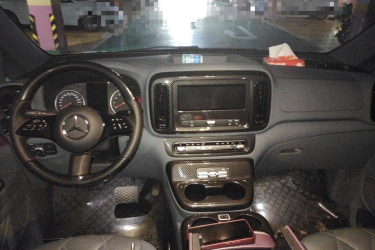 Used Mercedes-Benz Vito 2024 2.0T Business Version 7 Seats Center Console
