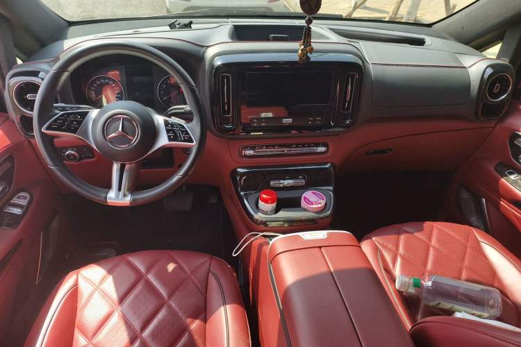 Used Mercedes-Benz Vito 2024 2.0T Business Version 7 Seats Center Console
