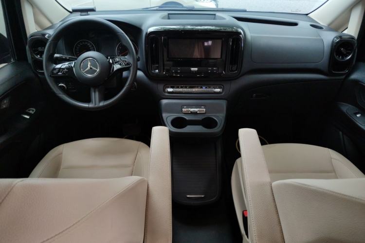 Used Mercedes-Benz Vito 2024 2.0T Elite Version 7 Seats Center Console