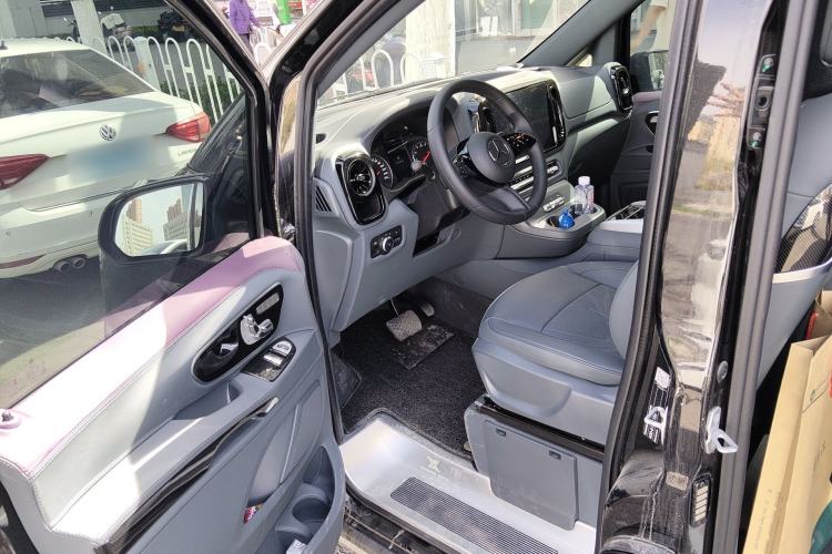 Used Mercedes-Benz Vito 2024 2.0T Elite Version 8 Seats Driver Seat